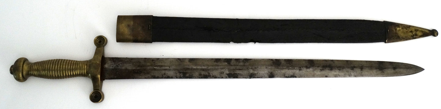 Glaive pompier modèle 1831 avec fourreau. Vue intégrale coté droit avec fourreau a coté.