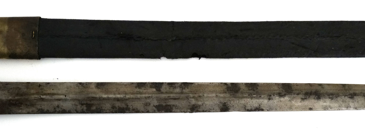 Glaive pompier modèle 1831 avec fourreau. Zoom sur lame et corps de fourreau coté droit.