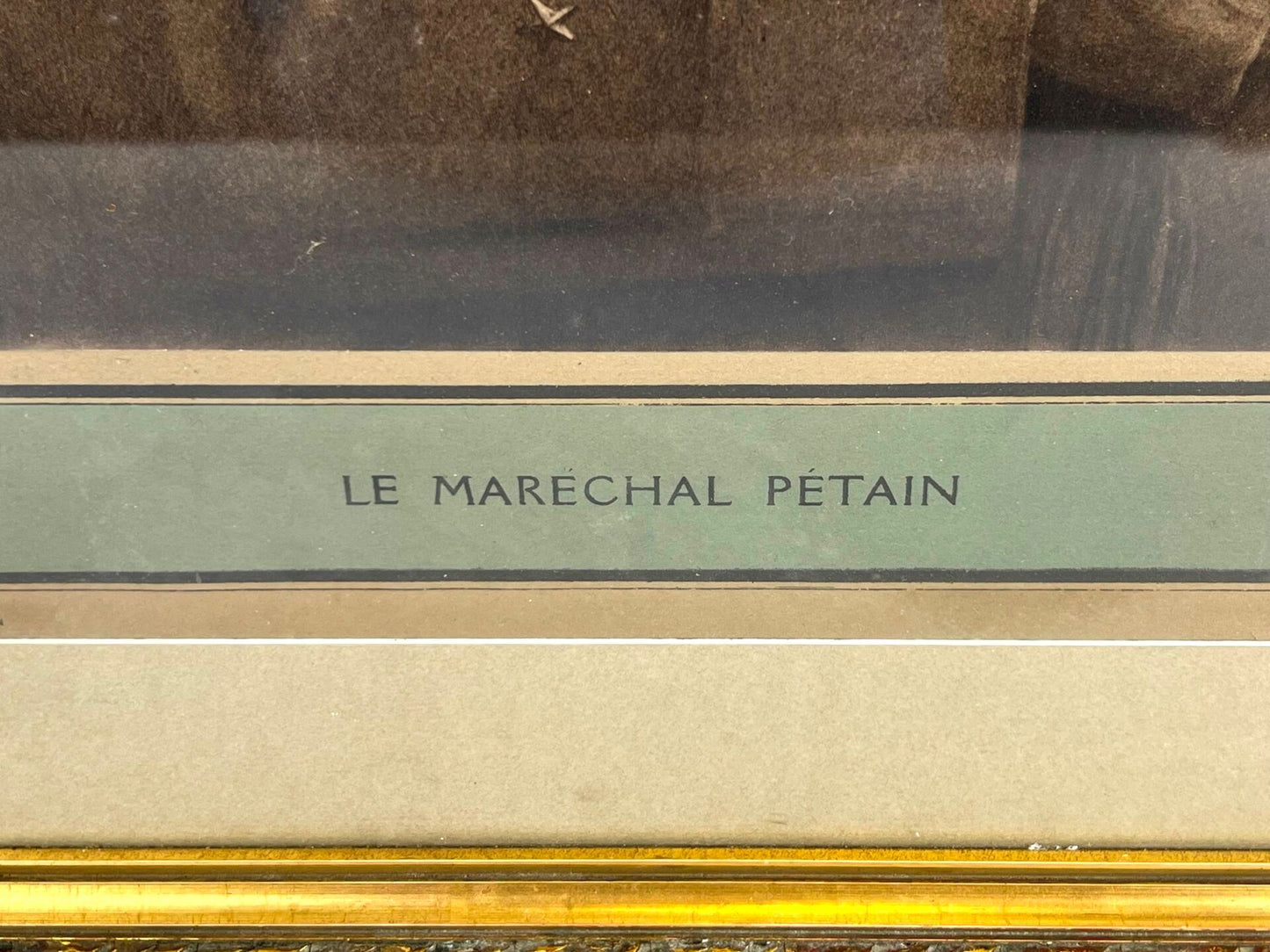 Gravure d’époque représentant le Maréchal Pétain 1919. Zoom sur titre du cadre.