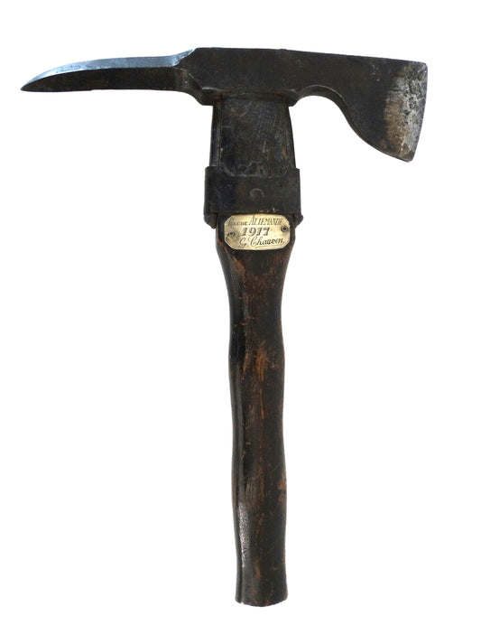 Hache de pionnier allemande modèle 1899 – Werkzeug der Pioniere – Première Guerre mondiale.
Vue intégrale de face.