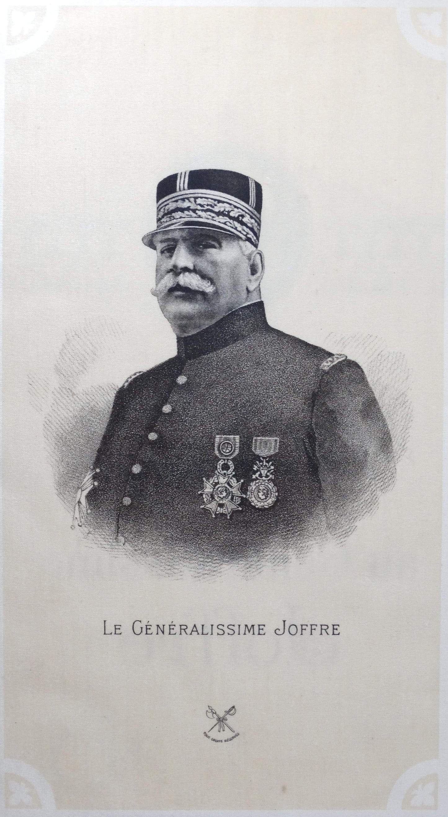 Hommage au Généralissime Joffre sur soie imprimée • Estampe commémorative ancienne. Zoom sur Joffre.