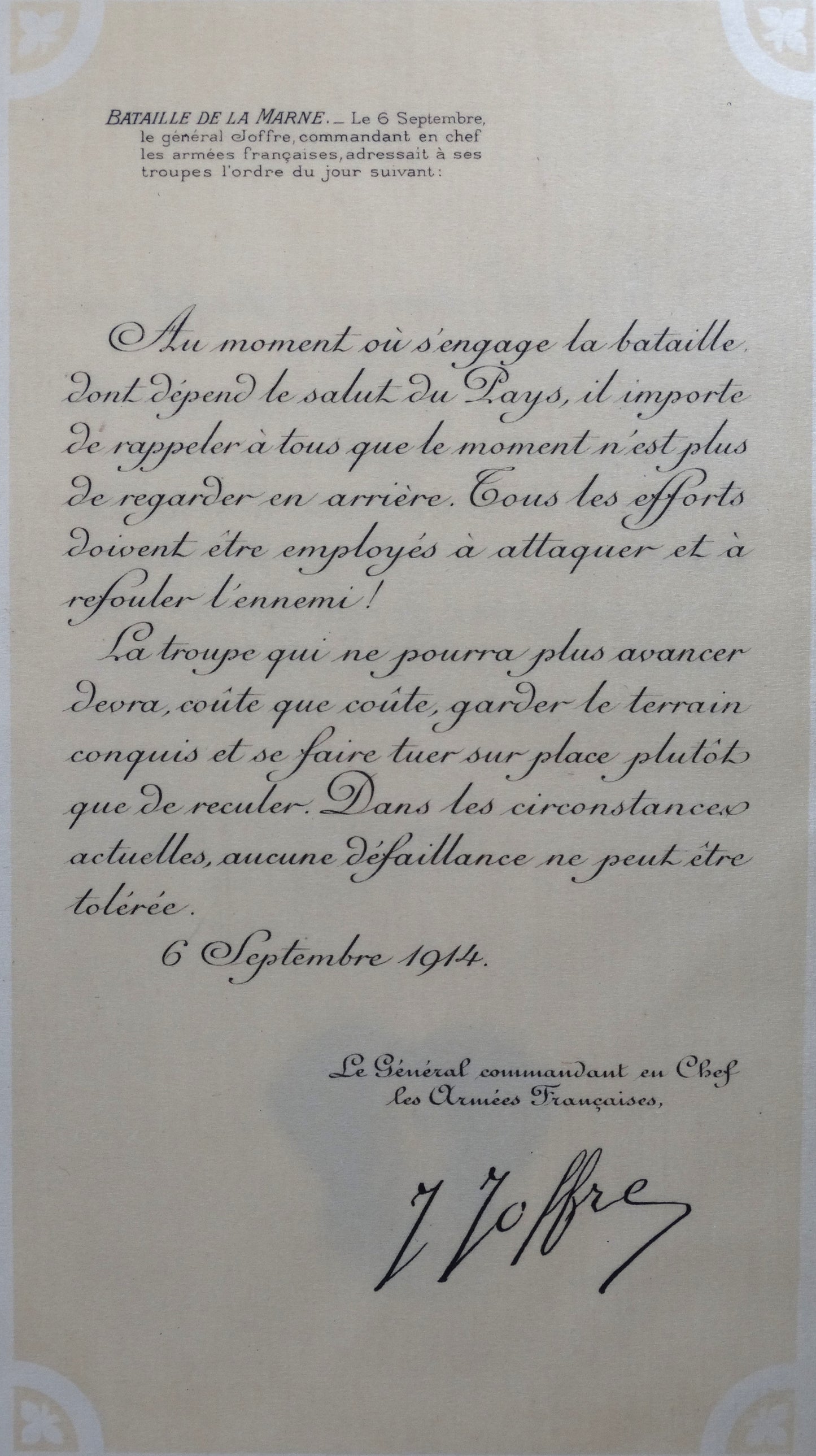 Hommage au Généralissime Joffre sur soie imprimée • Estampe commémorative ancienne. Zoom sur discourt du 6 septembre 1914 et sa signature. Bataille de la Marne.