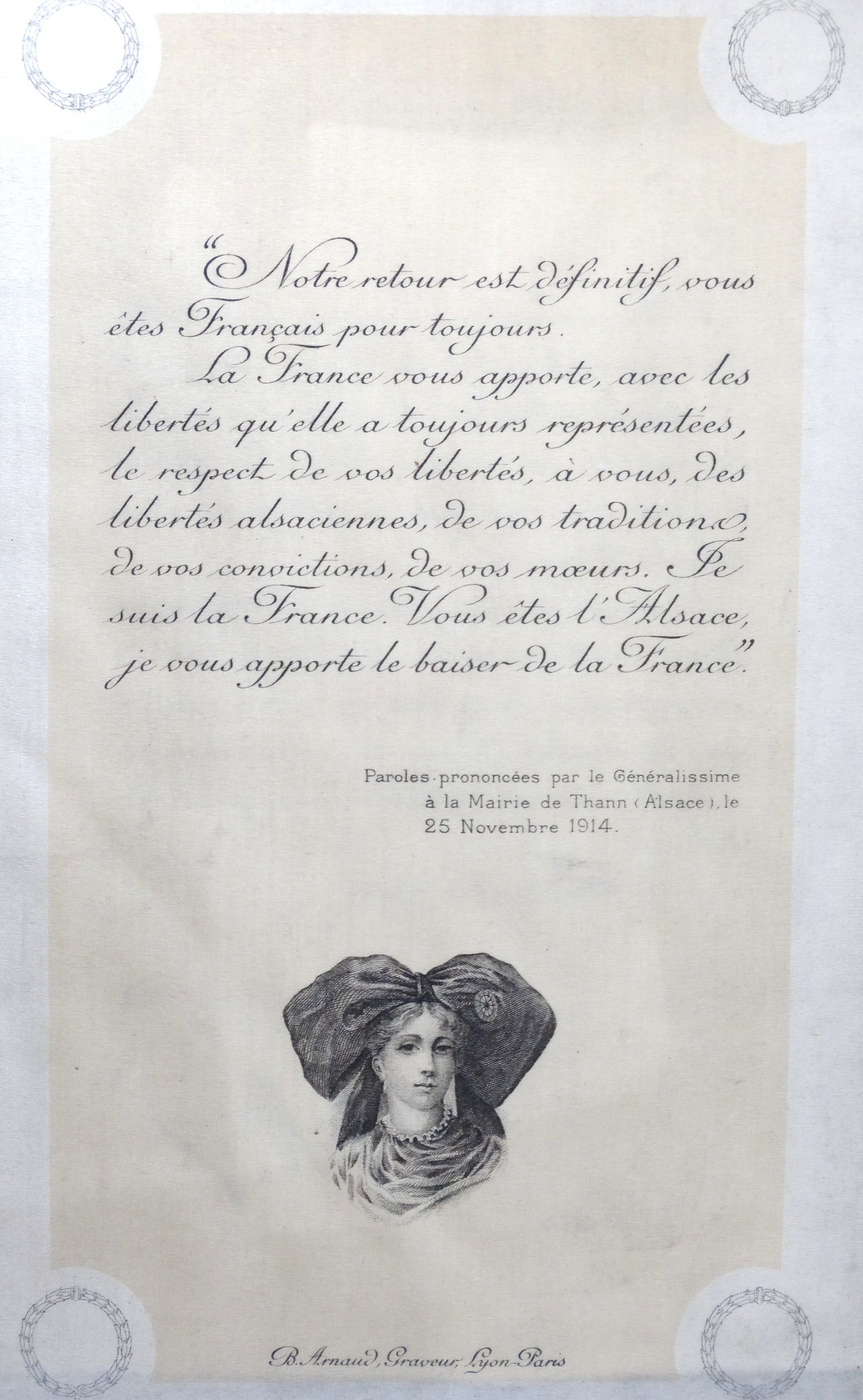 Hommage au Généralissime Joffre sur soie imprimée • Estampe commémorative ancienne. Zoom discourt du 25 Novembre 1914 Mairie de Thann Alasace.