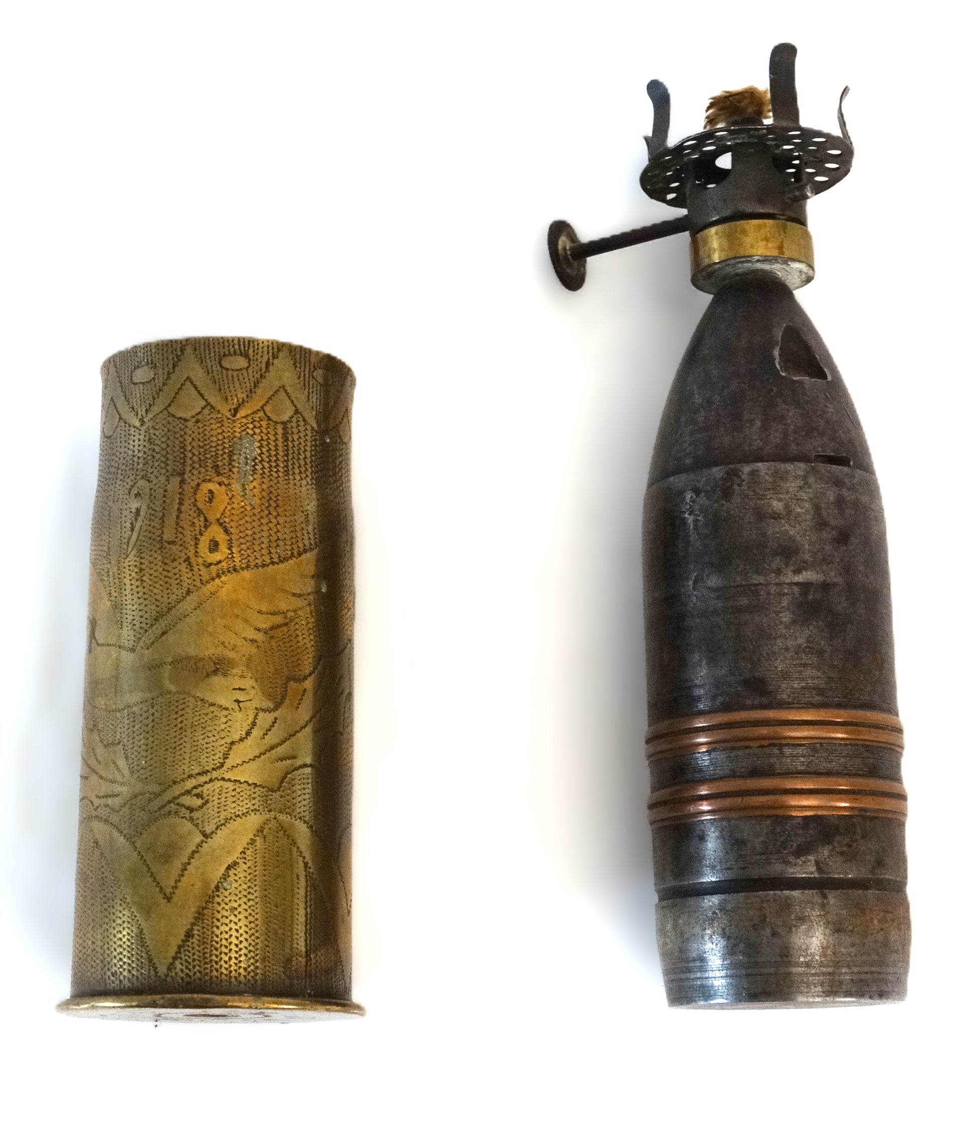 Lampe à pétrole douille et obus – Trench Art Première Guerre mondiale – objet de poilu.
Vue intégrale en 2 parties, face B.
