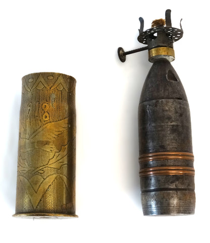 Lampe à pétrole douille et obus – Trench Art Première Guerre mondiale – objet de poilu.
Vue intégrale en 2 parties, face B.
