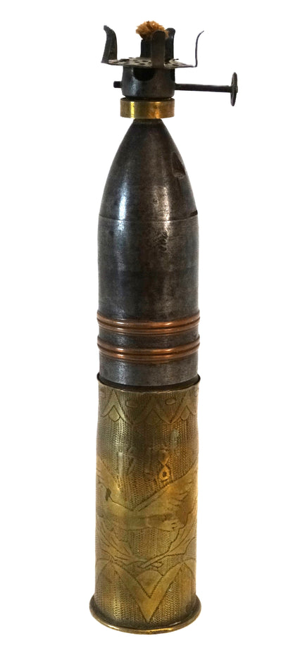 Lampe à pétrole douille et obus – Trench Art Première Guerre mondiale – objet de poilu.
Vue intégrale face A.