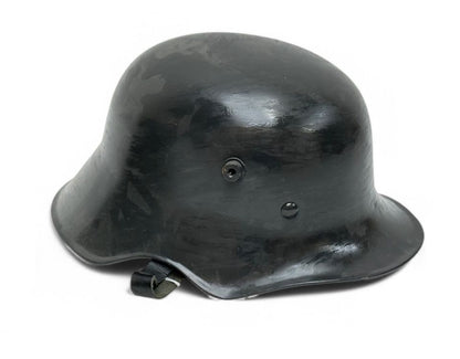 Réplique de casque allemand modèle 1918 à échancrure – Première Guerre mondiale coté droit