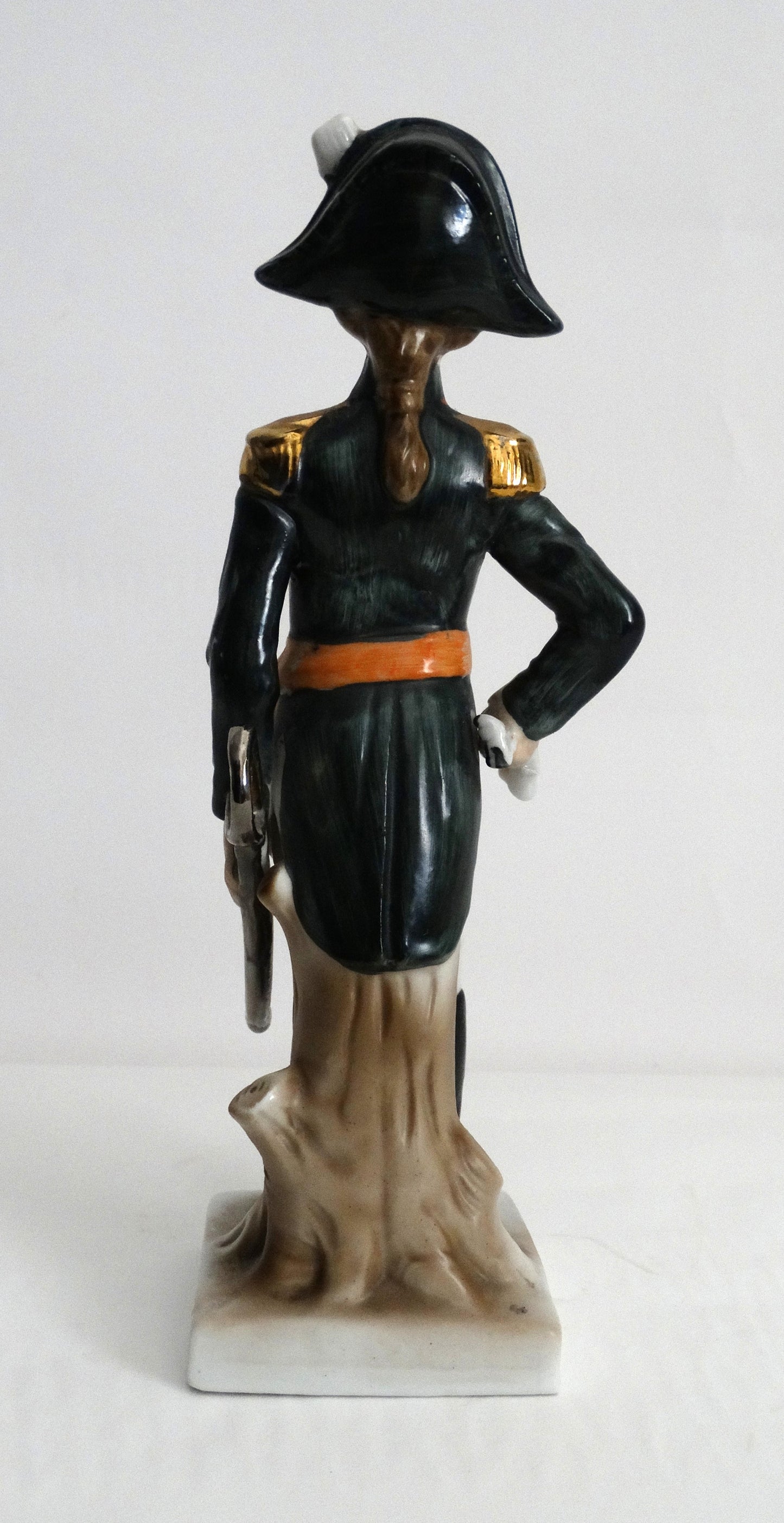 Maréchal de l’Empire, vue intégrale de dos.