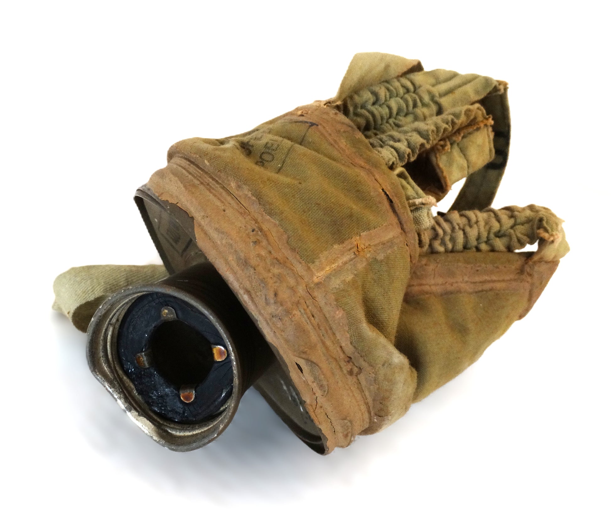 Masque à gaz Défense passive Schneider-Poelman France 1938-1940.
Vue de dos avec emplacement cartouche.