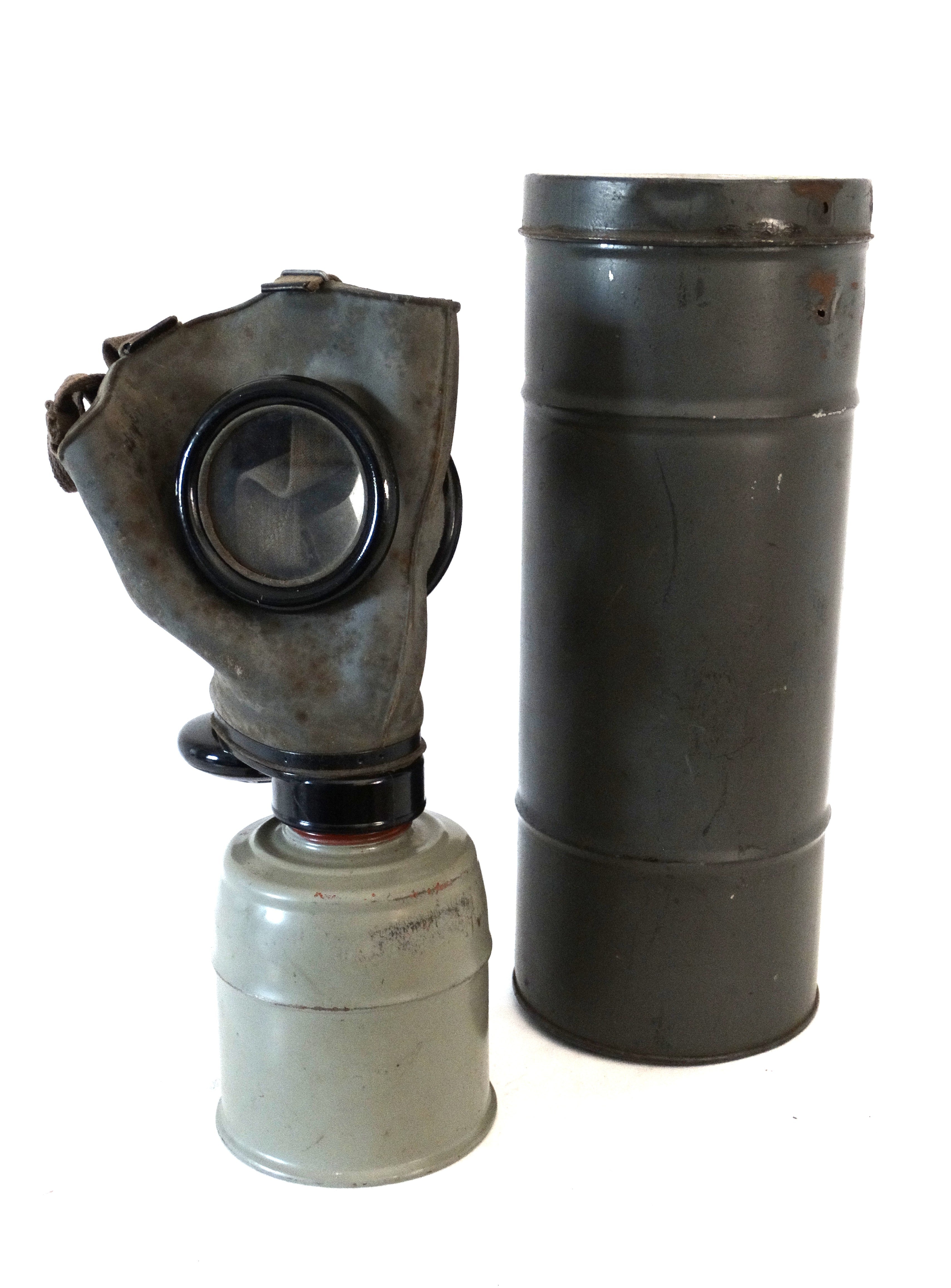 チェコ。1939年製チェコ軍用ガスマスク オリジナルボックス付き – 本物