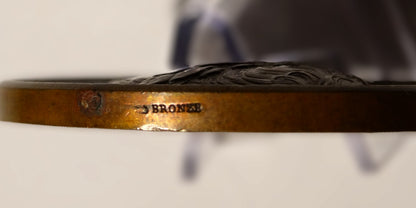 Médaille "Orphelines de la Légion d’honneur" 1810.  Tranche de la médaille marqué Bronze et poinçon.