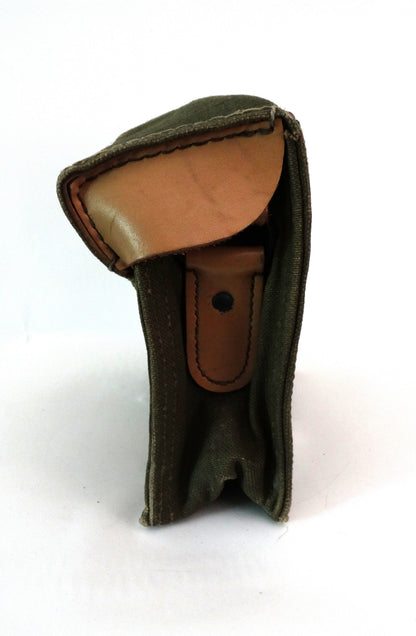 Musette Porte Chargeurs FM 24/29 avec Sangle – Original Armée Française.
Vue intégrale coté gauche.