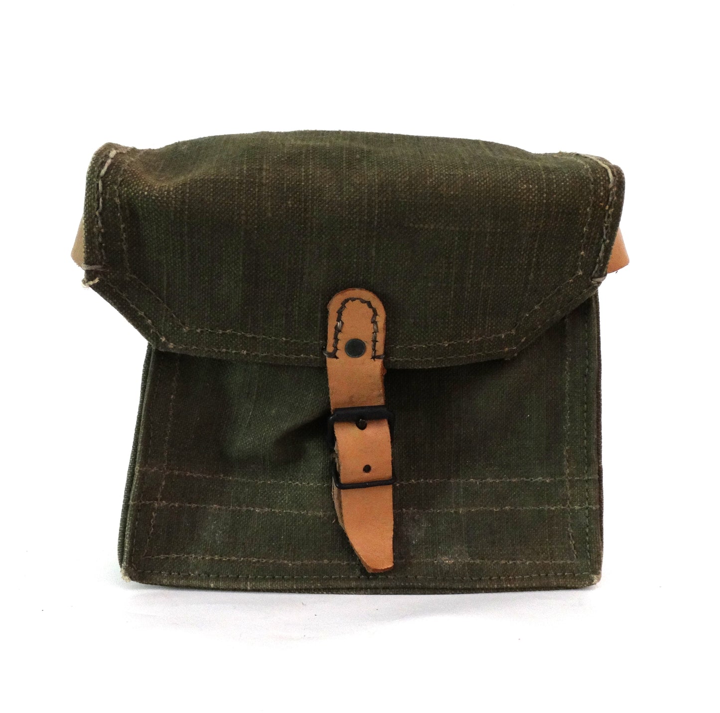 Musette Porte Chargeurs FM 24/29 avec Sangle – Original Armée Française.
Vue intégrale de face.