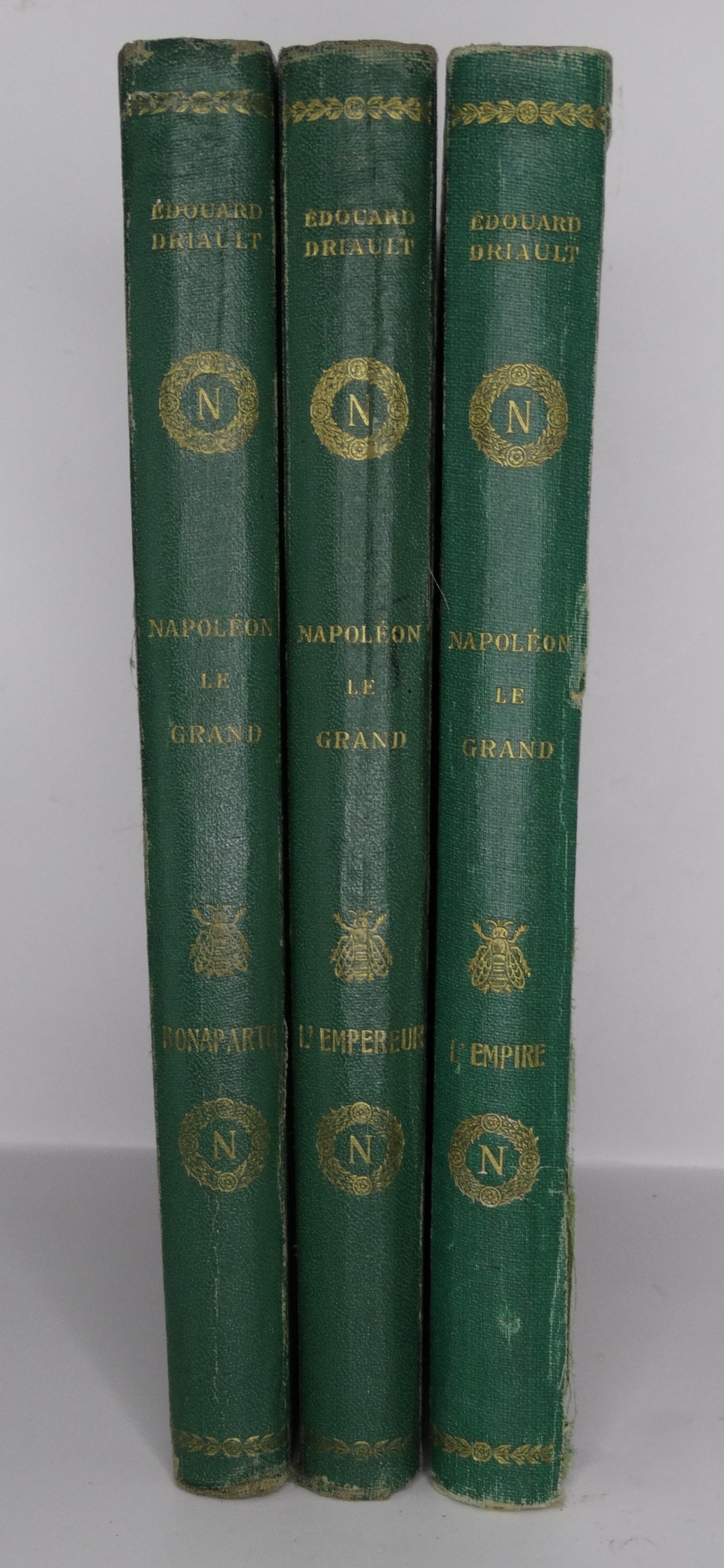 Napoléon le Grand – Édouard Driault.
Vue intégrale sur tranche des 3 tomes