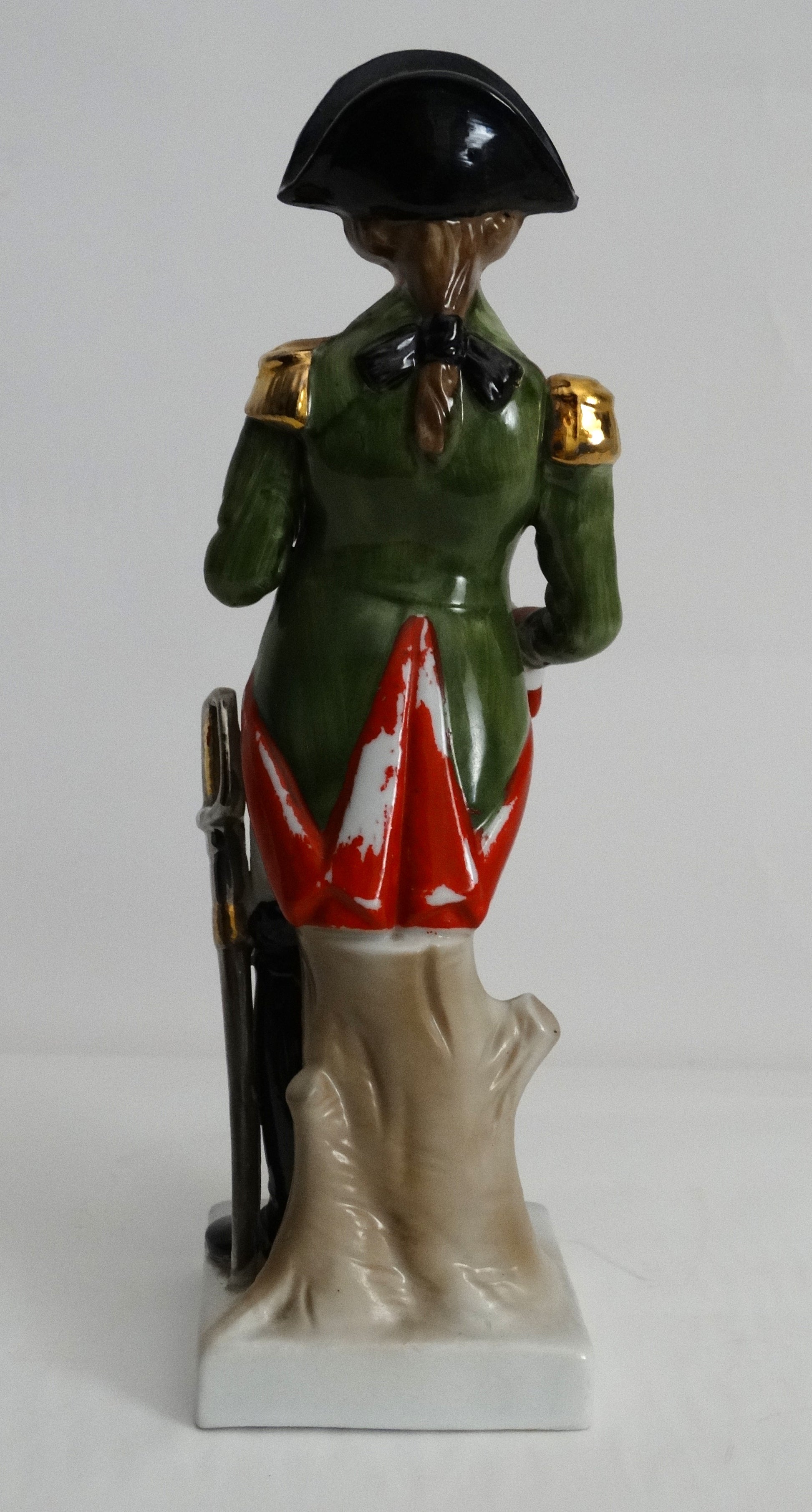 Officier de Cavalerie, vue intégrale de dos.