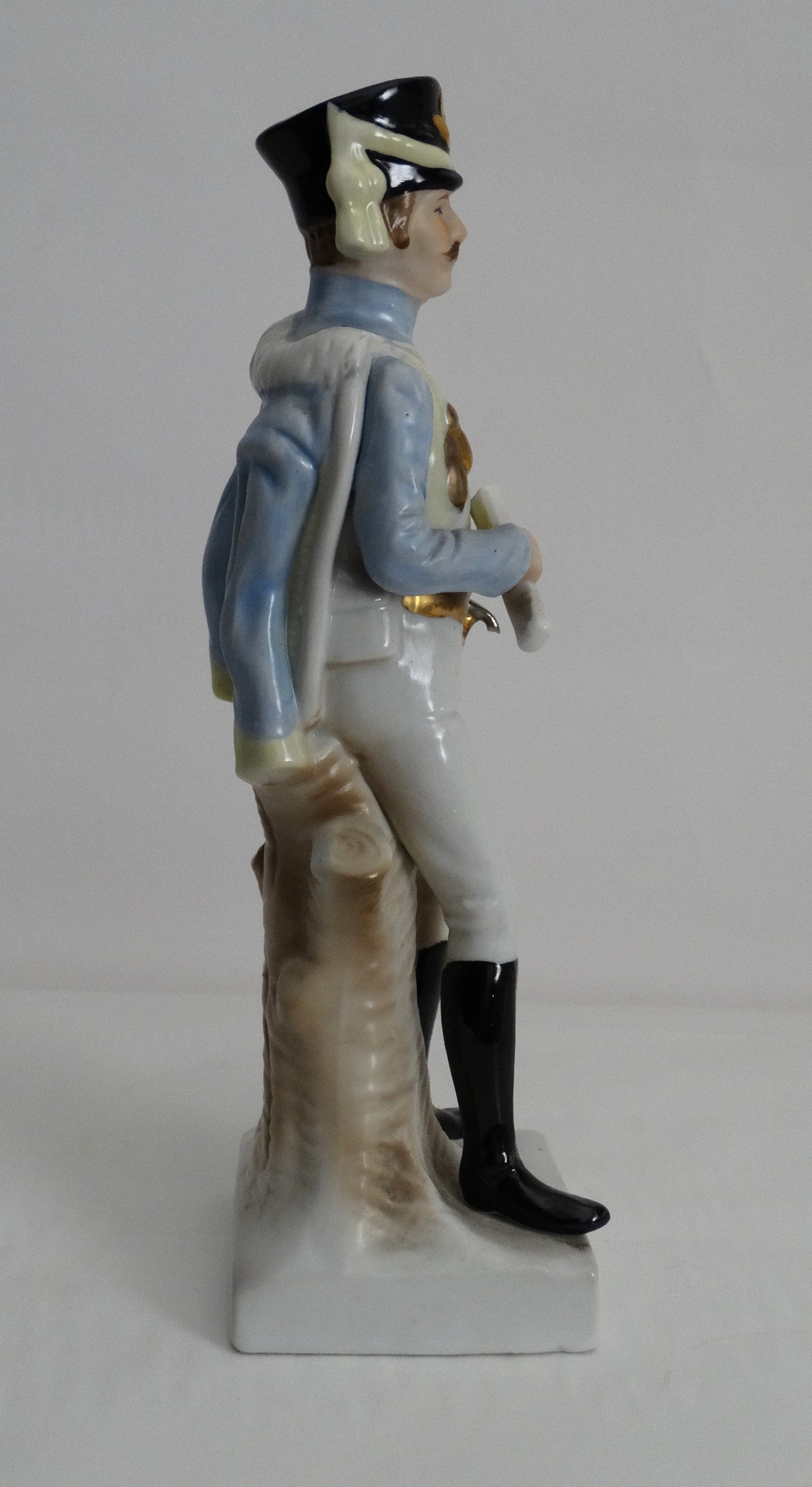 Officier des Chasseurs, vue intégrale de droite.