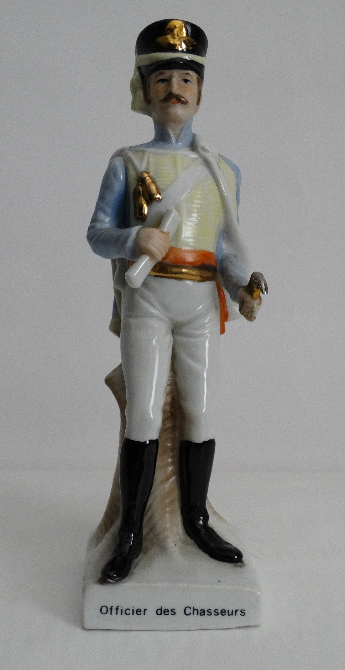 Officier des Chasseurs, vue intégrale de face.