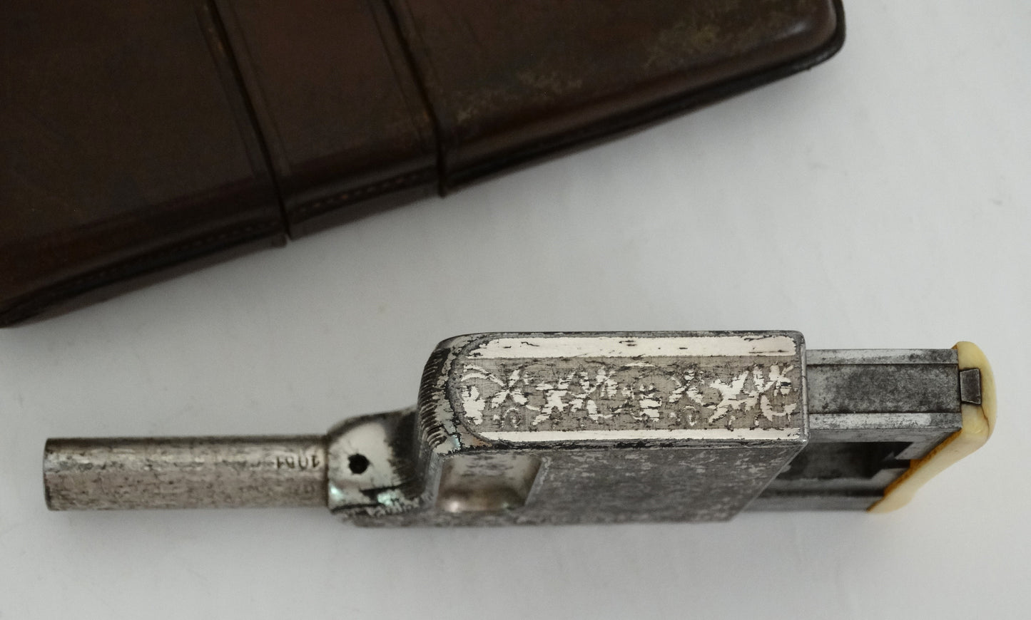 FRANCE. Luxury submachine gun with original cigar case.