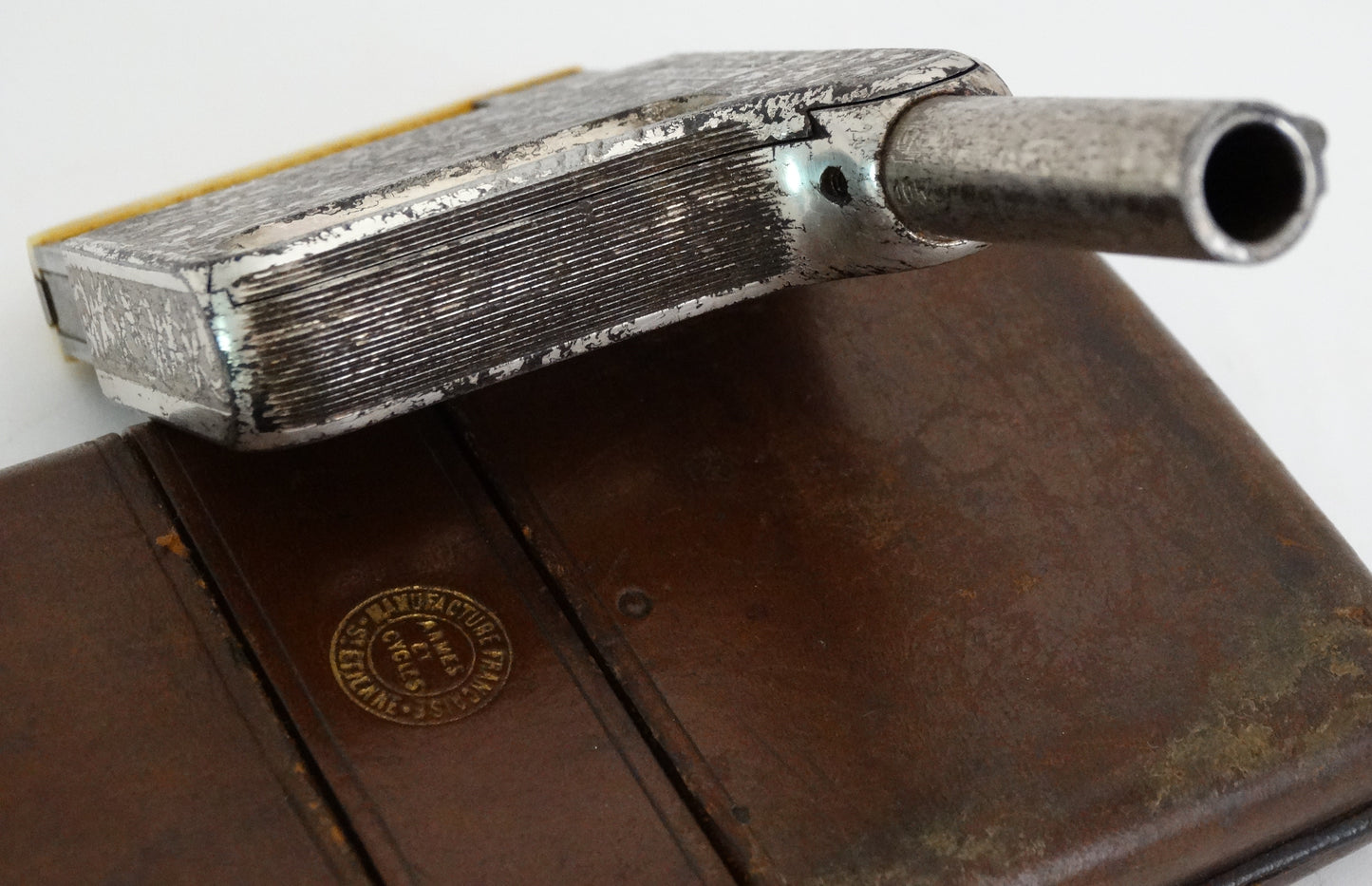 FRANCE. Luxury submachine gun with original cigar case.