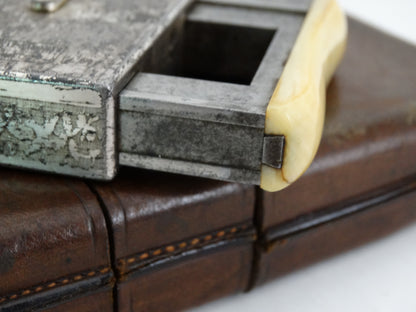 FRANCE. Luxury submachine gun with original cigar case.