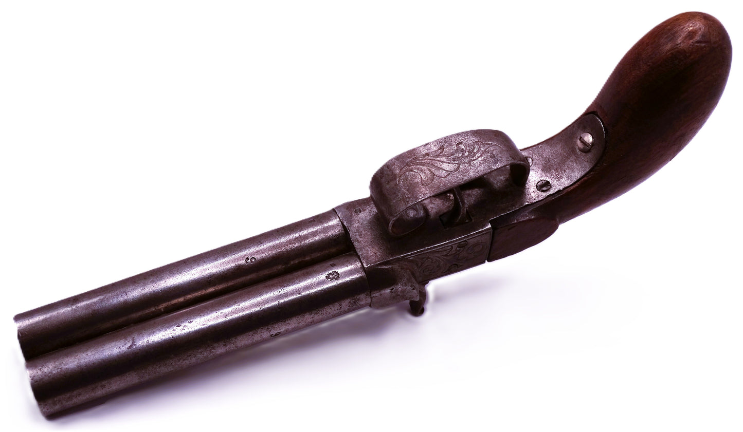 Pistolet coup de poing à percussion double-canon (~ 1860) • Arme de collection. Vue intégral du dessous avec pionçons.
