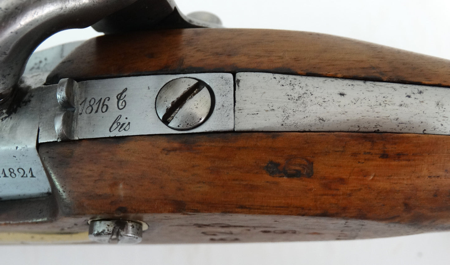 Pistolet de cavalerie Modèle 1816 T bis daté 1821  Transformation réglementaire 1861.
Zoom sur marquages