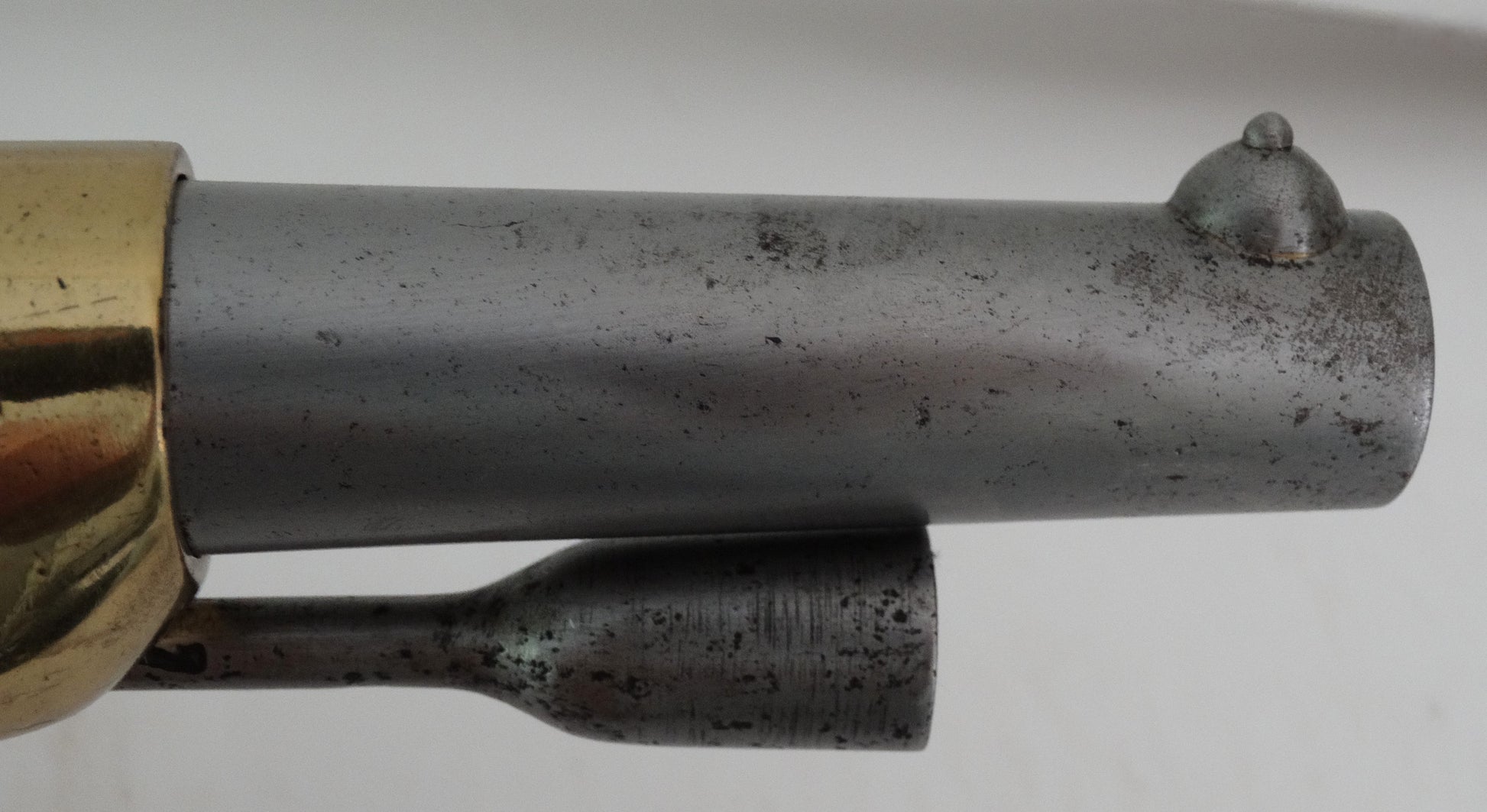 Pistolet de cavalerie Modèle 1816 T bis daté 1821  Transformation réglementaire 1861.
Zoom sur fin de canon et organe de visée.