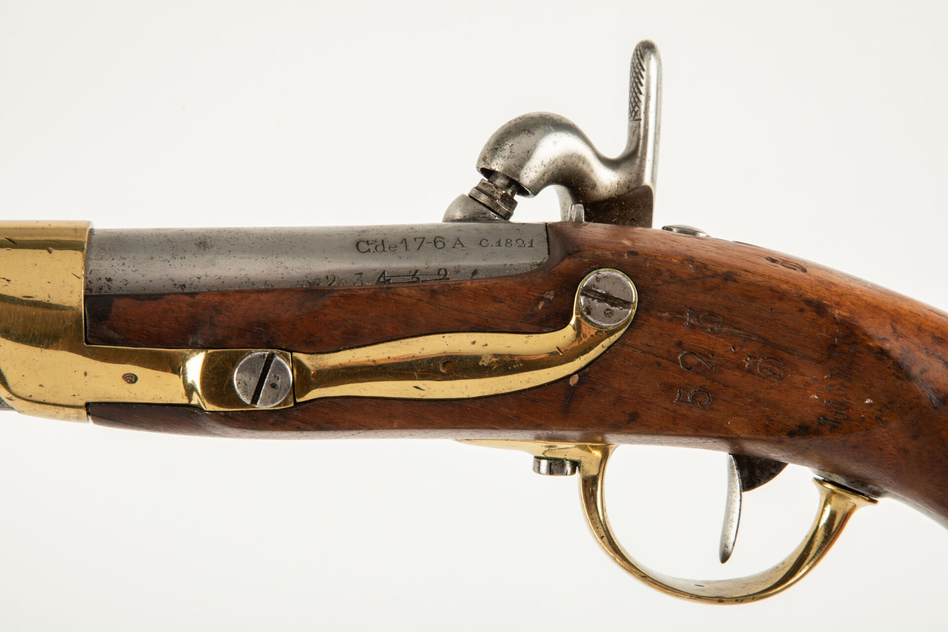 Pistolet de cavalerie Modèle 1816 T bis daté 1821  Transformation réglementaire 1861.
Zoom sur coté B avec marquages