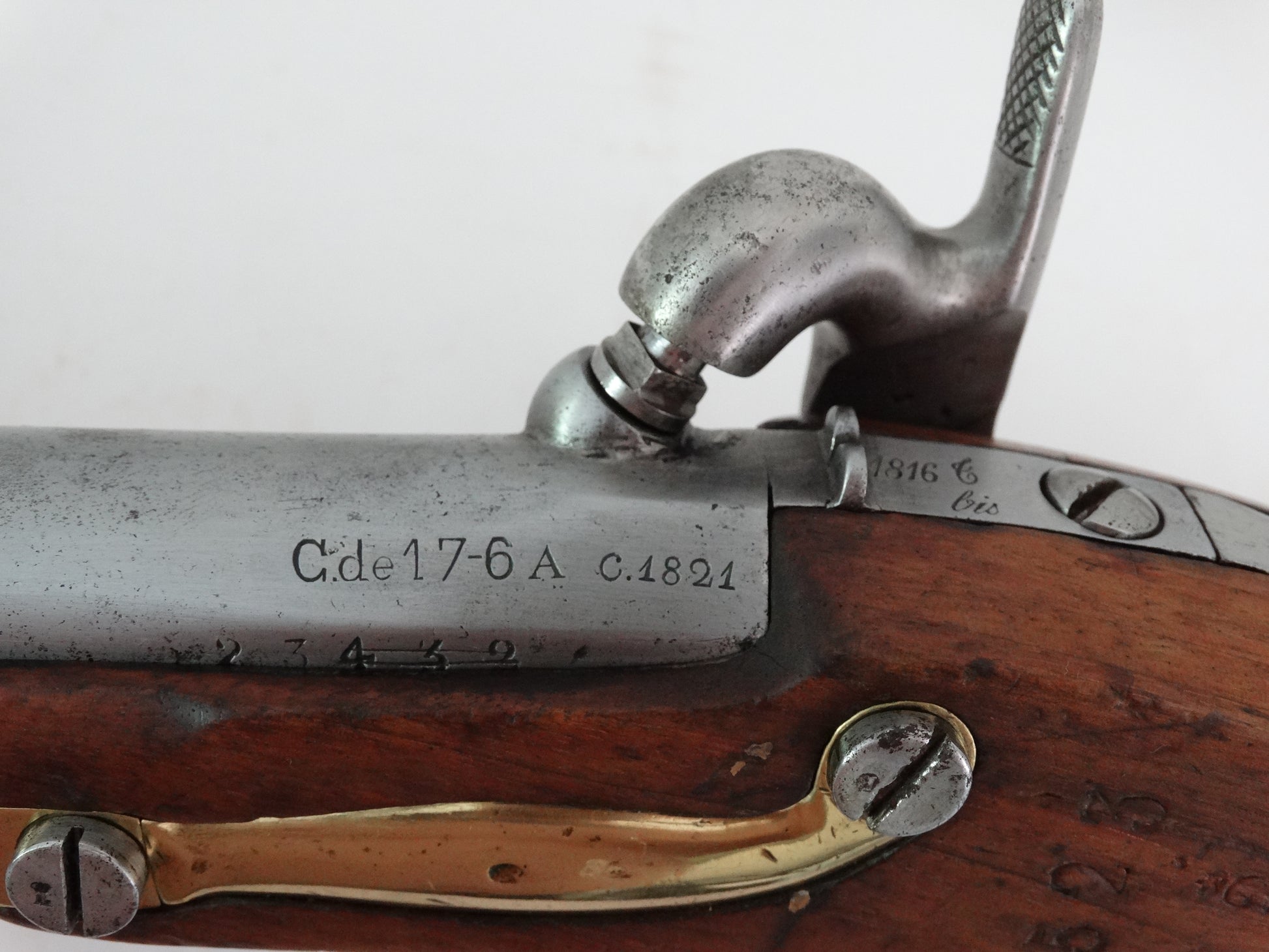 Pistolet de cavalerie Modèle 1816 T bis daté 1821  Transformation réglementaire 1861.
Zoom sur marquage canon