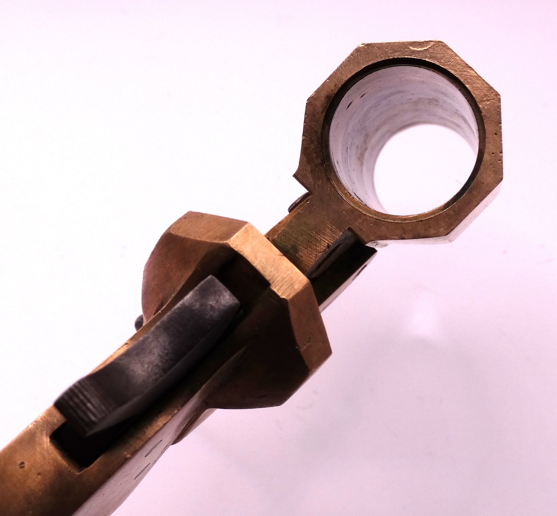 Pistolet lance-fusée Chobert 1917 | GG & Cie Saint-Étienne.
Zoom sur intérieur canon