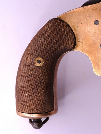 Pistolet lance-fusée Chobert 1917 | GG & Cie Saint-Étienne.
Zoom sur plaquette face A