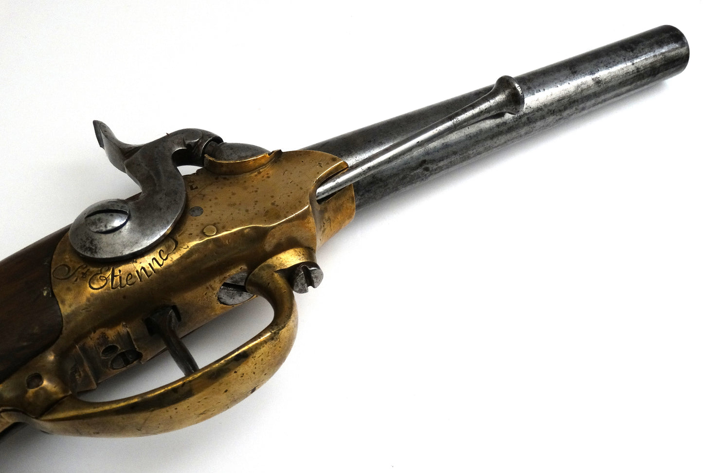 Pistolet_modele_1777_transforme_percussion_cavalerie_francaise platine et cheminé coté droit.