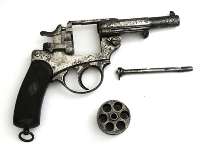 Pistolet réglementaire Chamelot-Delvigne Modèle 1873 – daté 1878 • Arme de collection. Vue complète coté droit avec barillet demonté.