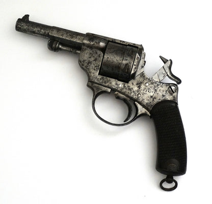 Pistolet réglementaire Chamelot-Delvigne Modèle 1873 – daté 1878 • Arme de collection. Vue complète coté gauche, chien armée.