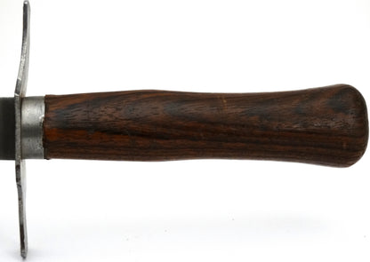 Poignard Vengeur de 1870 modèle 1916.
Zoom sur manche face A.