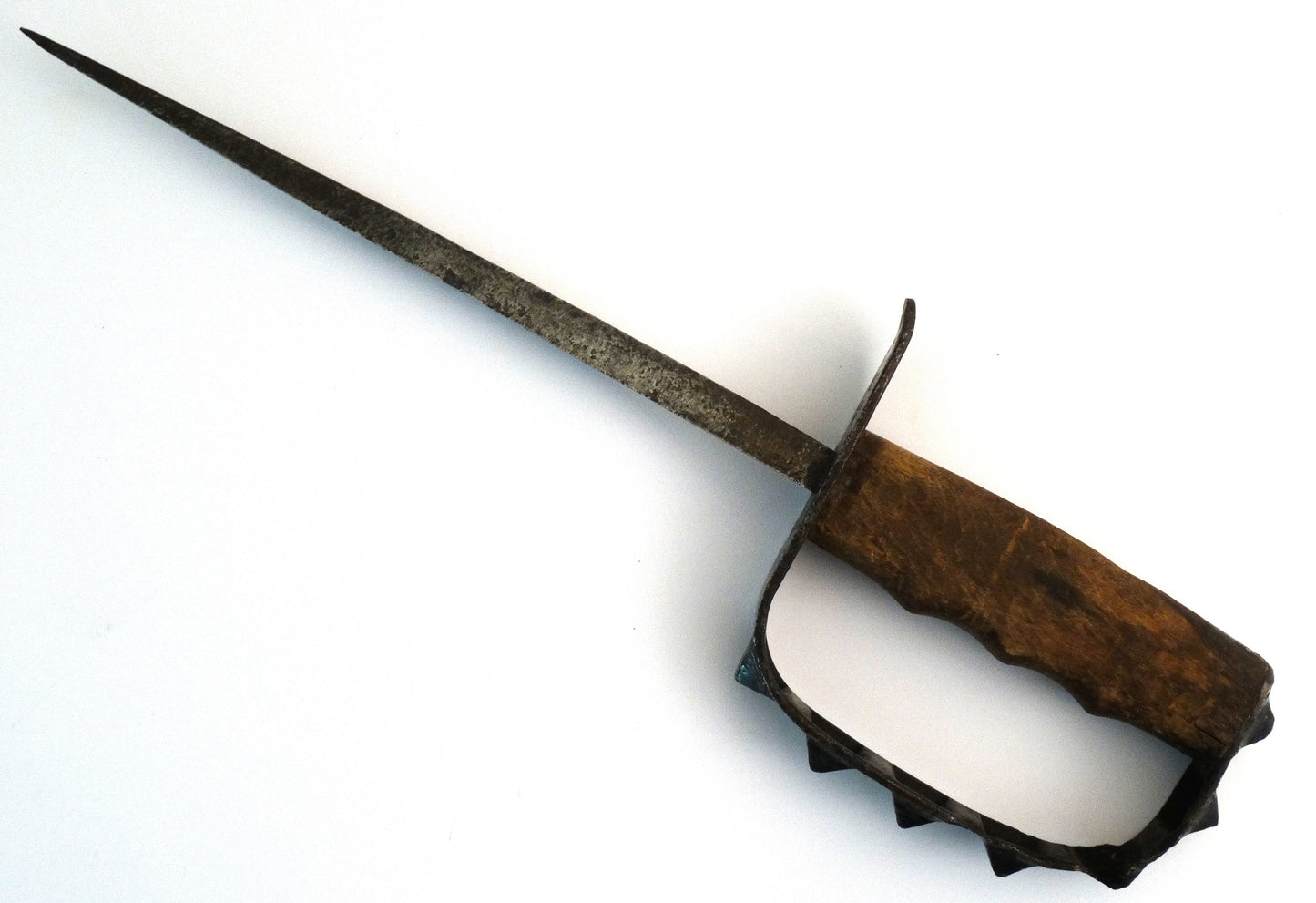 USA. Poignard de tranchée américain M1917 – L.F.&C. (WWI). Vue intégrale coté gauche