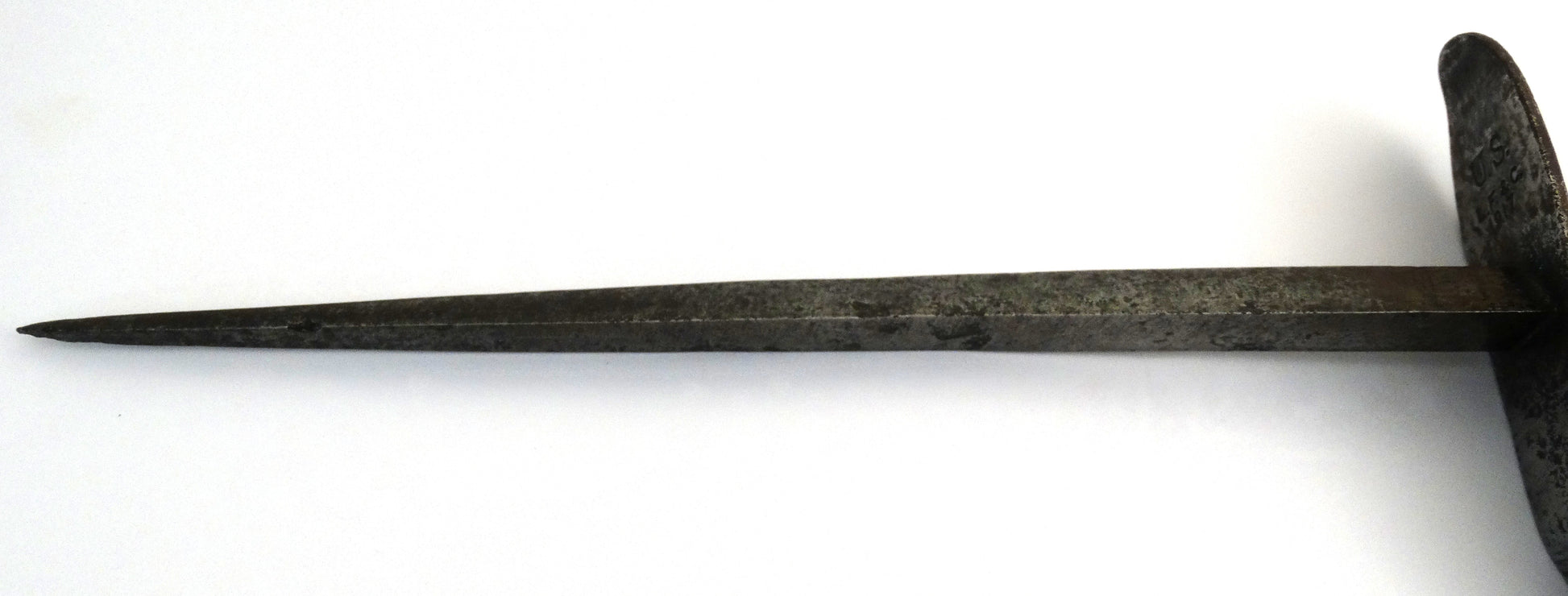 Poignard de tranchée américain M1917. Zoom sur pointe de lame 2 (verso).