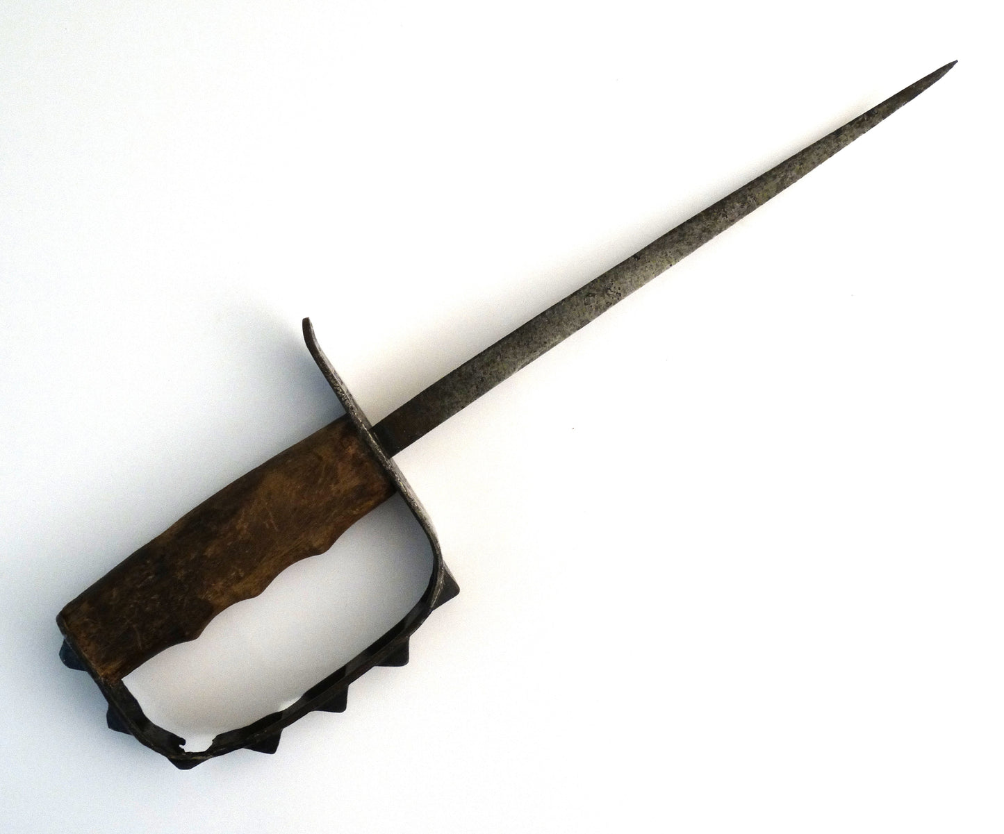 USA. Poignard de tranchée américain M1917 – L.F.&C. (WWI). Vue intégrale coté droit.