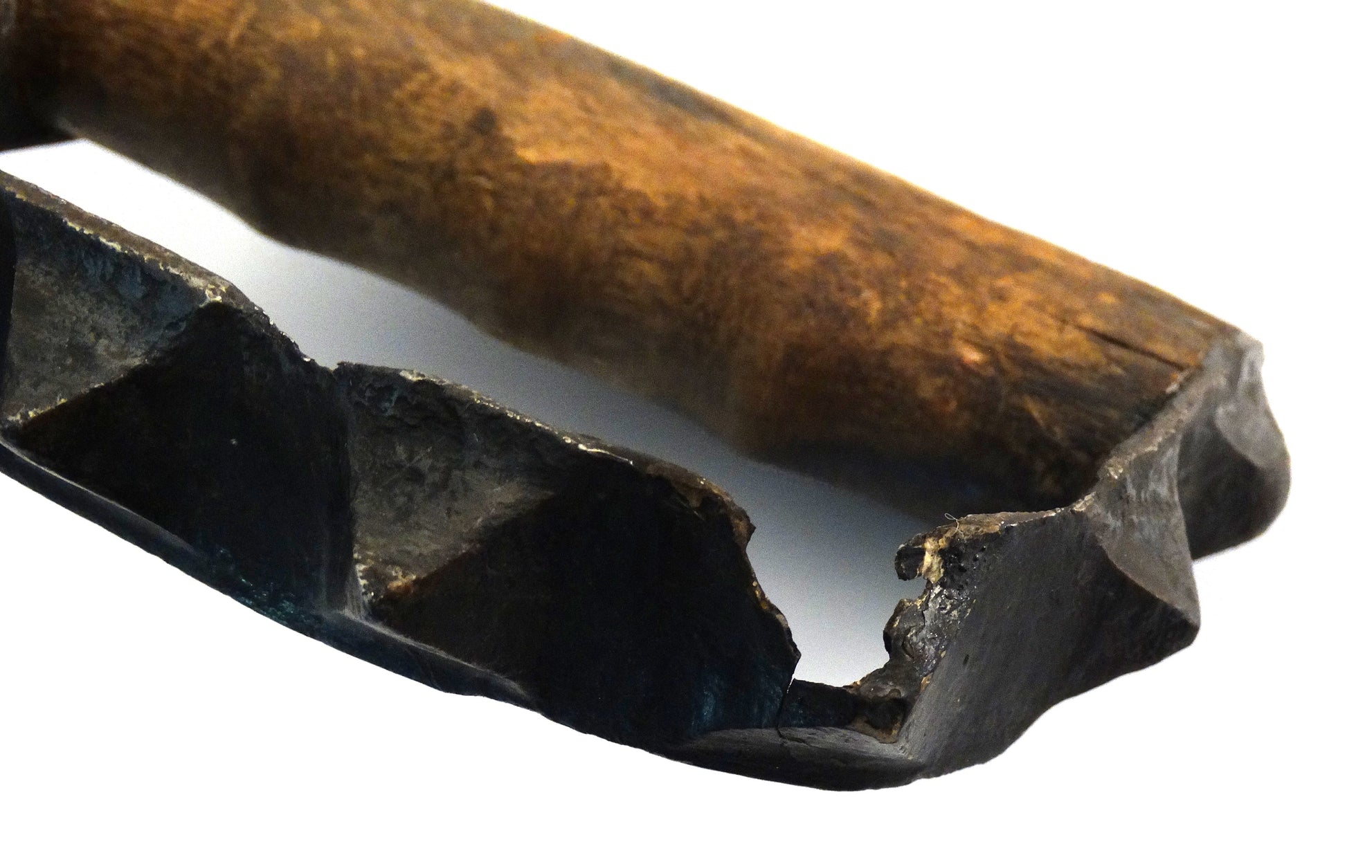 Poignard de tranchée américain M1917.
Zoom cassure poing américain.