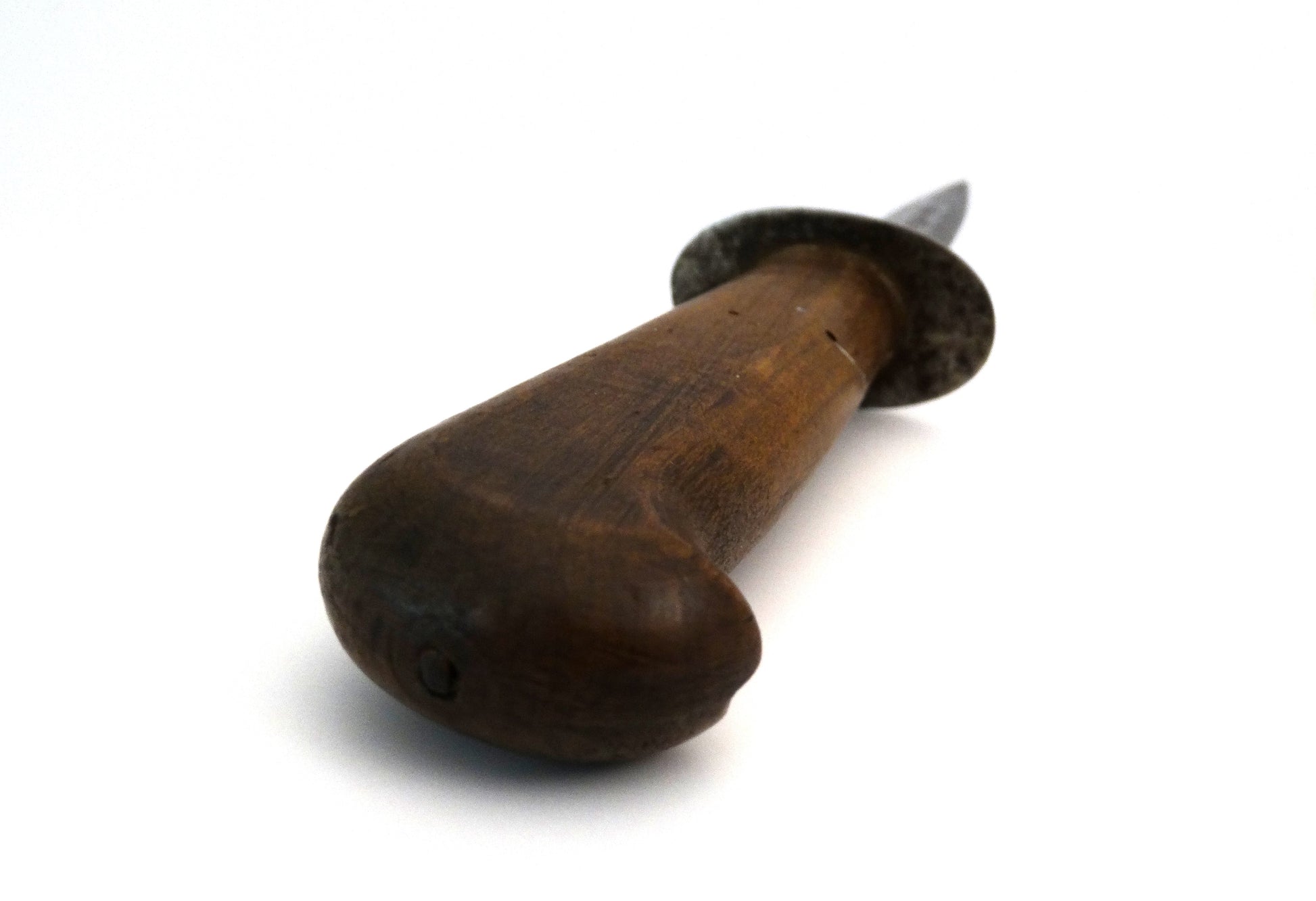 FRANCE. Poignard de tranchée français – Première Guerre mondiale (WWI).  Zoom sur manche bois.