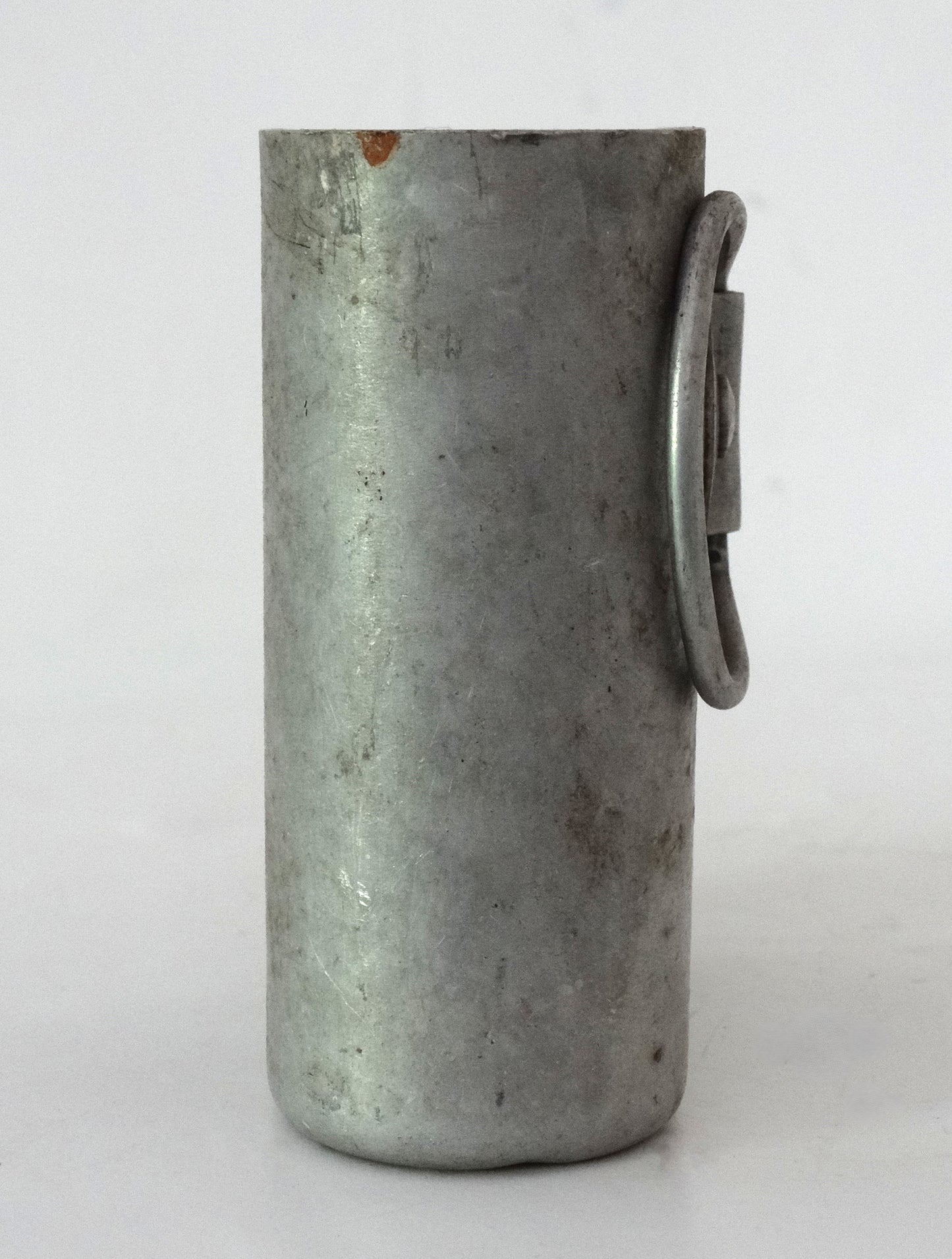 Quart Français Modèle 1935 – Marquage MMT 1943 TOURNUS.
Vue intégrale coté gauche.