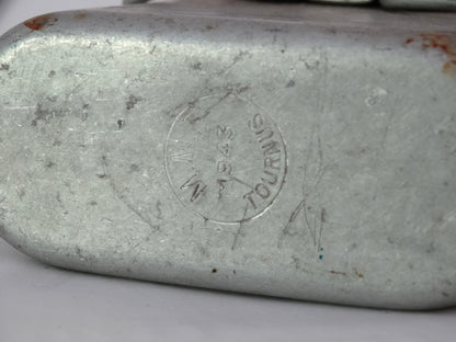 Quart Français Modèle 1935 – Marquage MMT 1943 TOURNUS.
Zoom sur marquage.