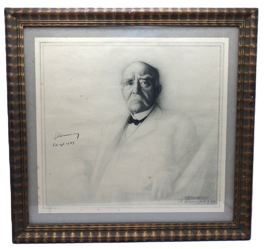 Reproduction photomécanique d’un dessin de René Godard – Georges Clemenceau • Encadré.
Cadre complet de face.