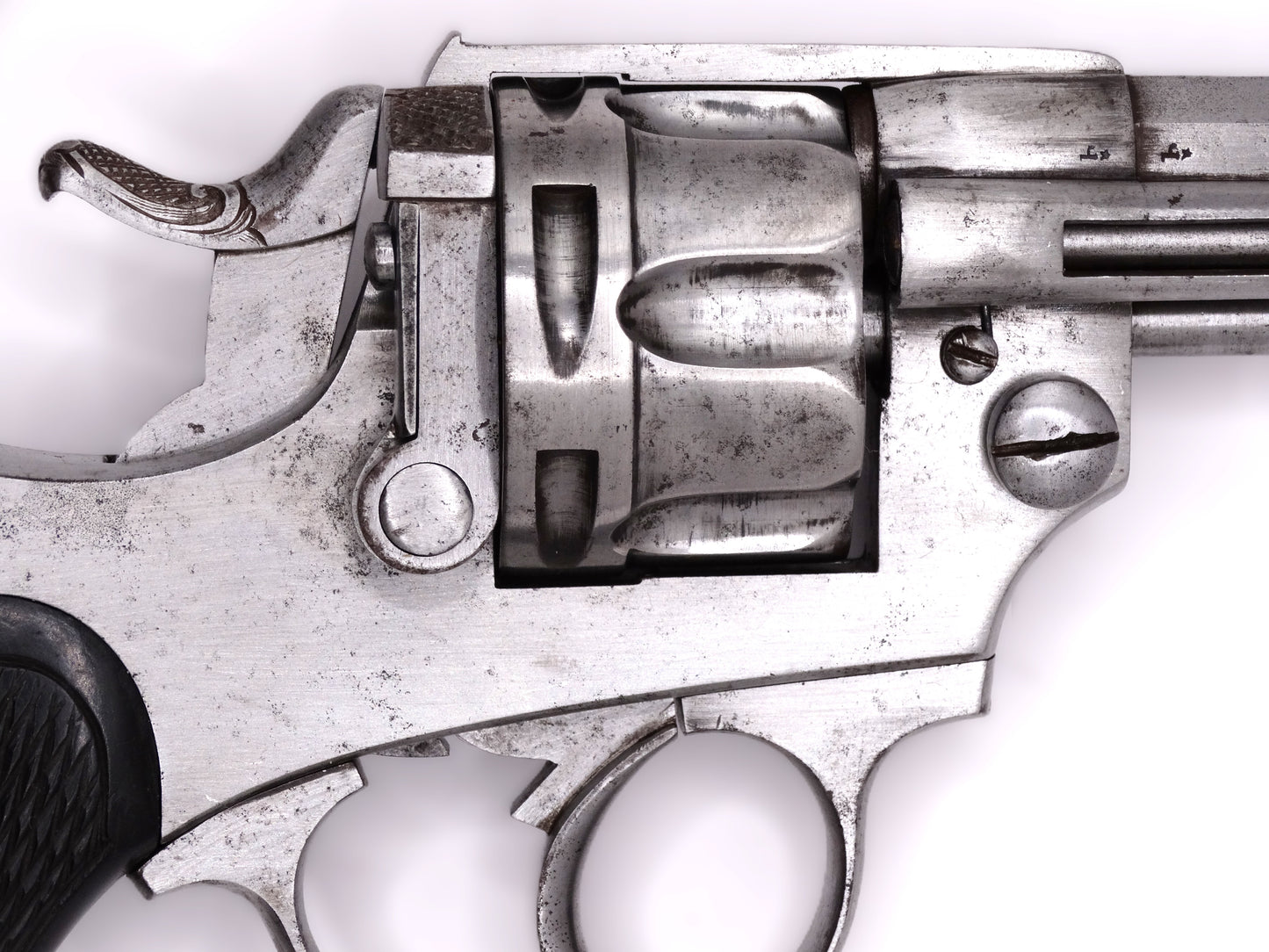 Revolver Chamelot-Delvigne modèle 1874 civil - calibre 11 mm73 - Arme ancienne.
Zoom carcasse et barillet coté droit.