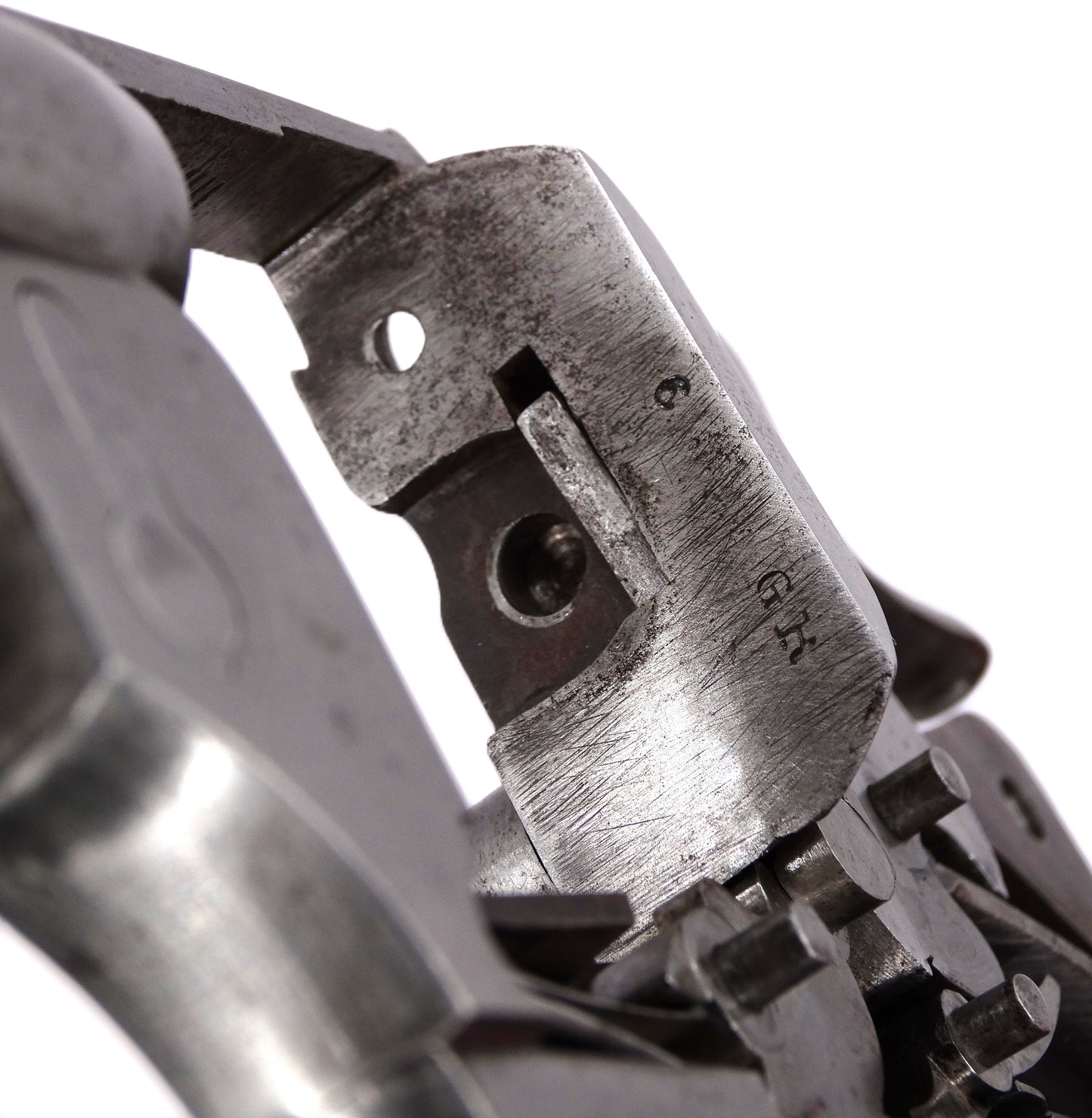 Revolver Chamelot-Delvigne modèle 1874 civil - calibre 11 mm73 - Arme ancienne.
Zoom sur intérieur de carcasse avec marquages.