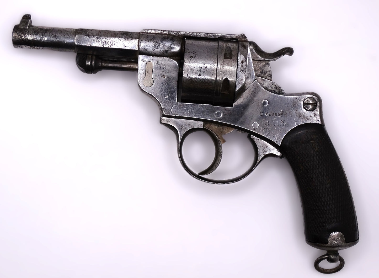 Revolver d’ordonnance modèle 1873 Chamelot-Delvigne – Calibre d’origine 11 mm 73.
Vue intégrale coté gauche.