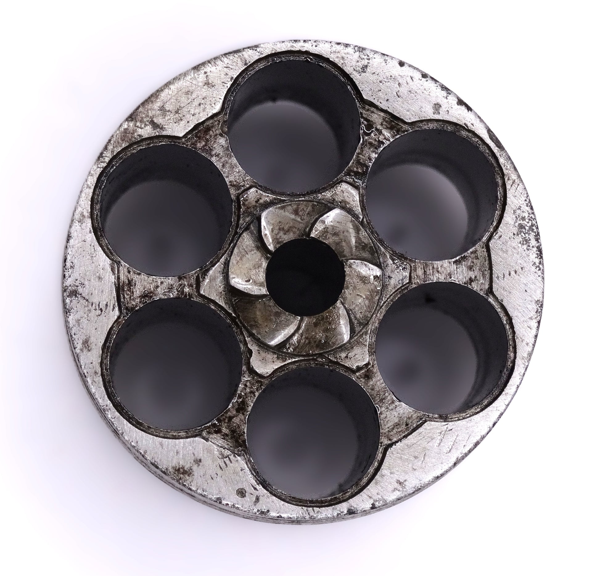 Revolver d’ordonnance modèle 1873 Chamelot-Delvigne – Calibre d’origine 11 mm 73.
Zoom sur barillet et chambres coté rocher.