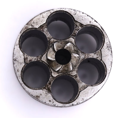 Revolver d’ordonnance modèle 1873 Chamelot-Delvigne – Calibre d’origine 11 mm 73.
Zoom sur barillet et chambres coté rocher.