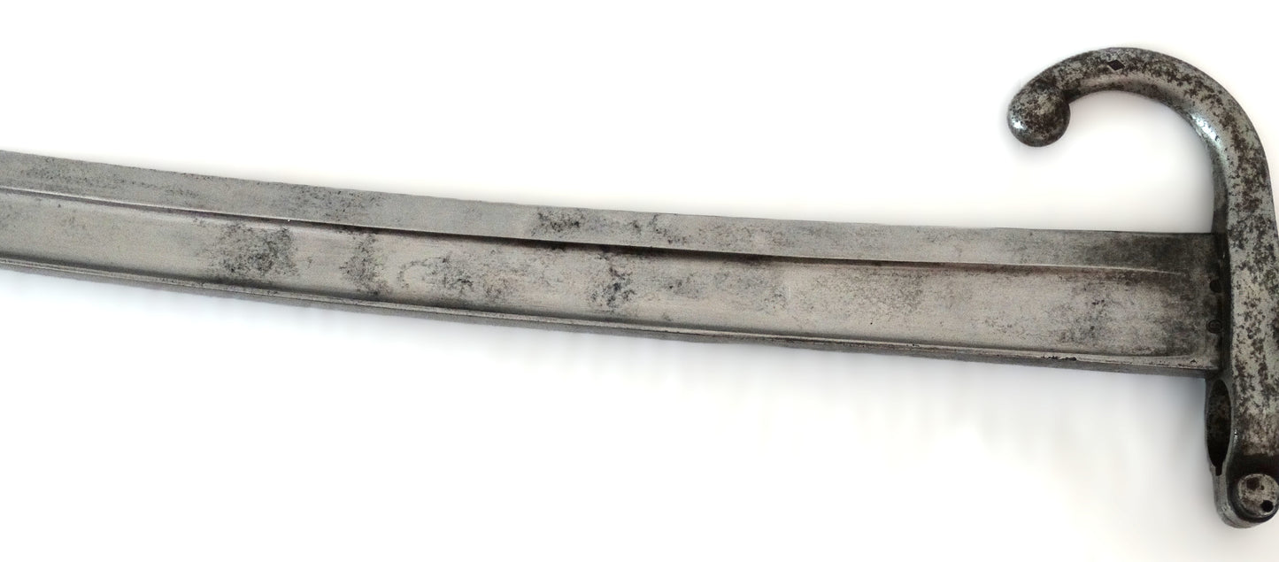 Sabre-baïonnette Chassepot Modèle 1866 – St-Étienne 1873.
Zoom sur lame coté droit.