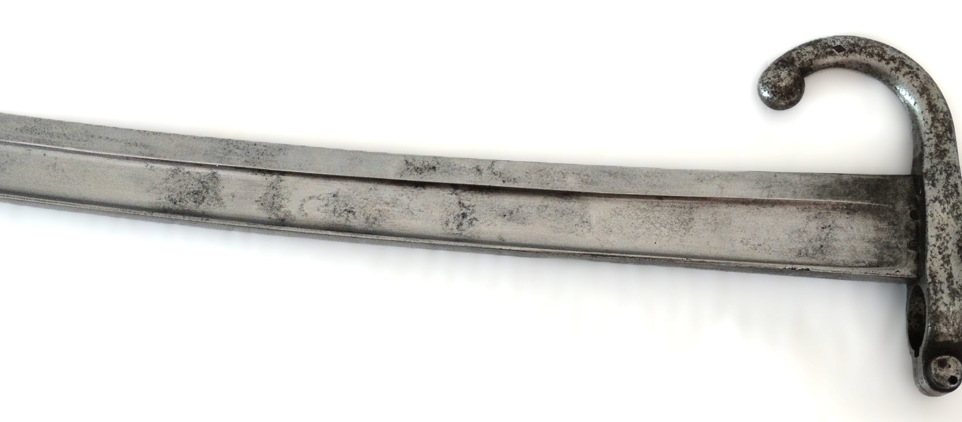 Sabre-baïonnette Chassepot Modèle 1866 – St-Étienne 1873.
Zoom sur lame coté droit.